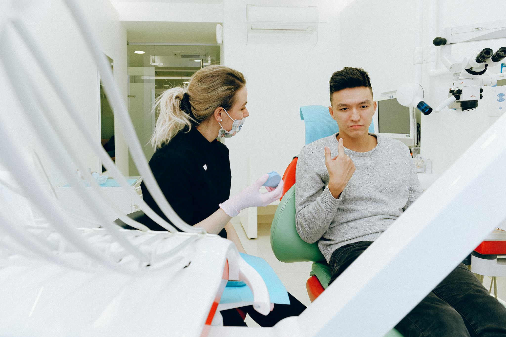 A dentist and patient discussing treatment in a dental clinic, highlighting modern dental care.